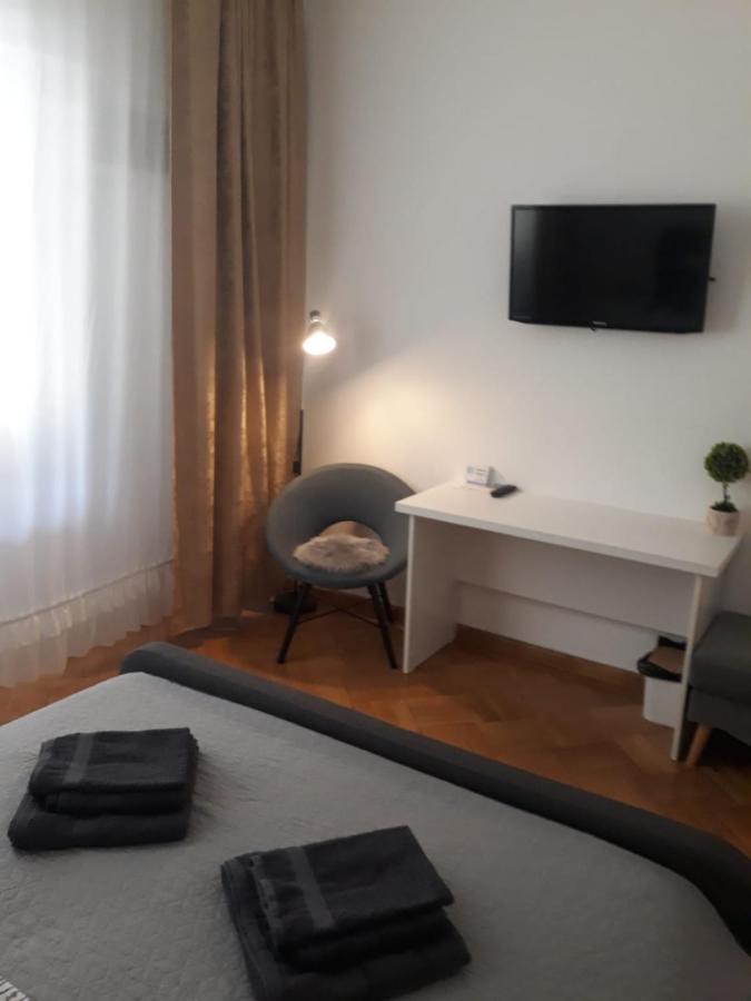 Nice Studio In Old Town Бухарест Екстер'єр фото