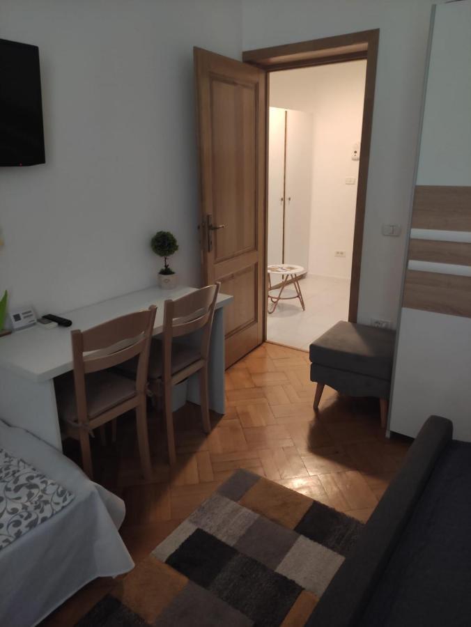 Nice Studio In Old Town Бухарест Екстер'єр фото